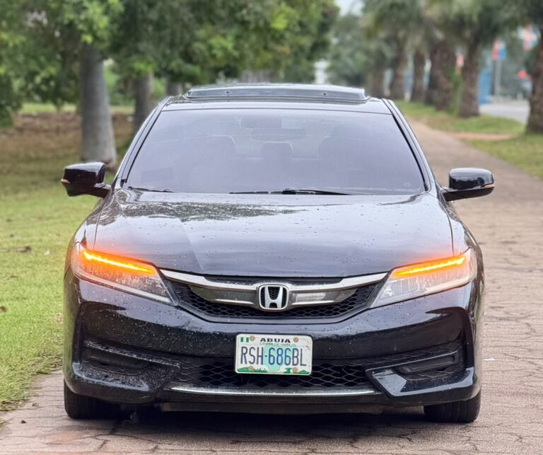 FeW MonThs ReGisTeReD💥 Too Clean To Be ToLD Oloun 2016 HONDA COUPE Available In ExCeLLenT ConDiTioN….Keyless, Sunroof, double screen, V6 engine, custom duty for just 11.5m OnLy  AbuJa LoKaTioN
