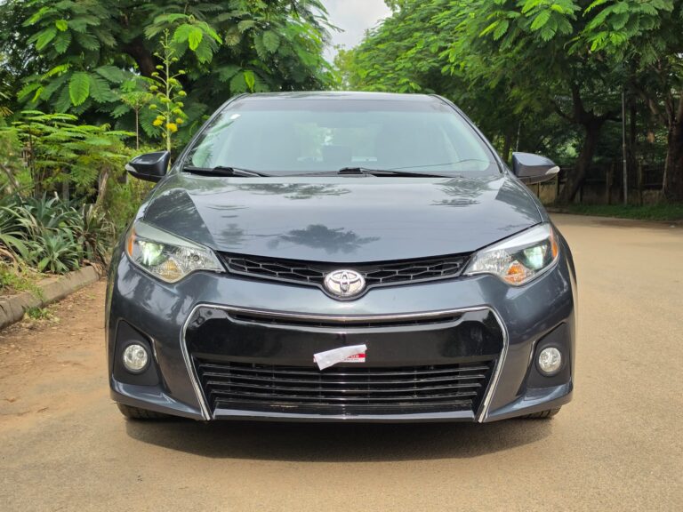 I love this car: Extremely clean First body foreign used 2015 Toyota corolla S premium. With Keyless Leather nd Sunroof going for just 14m only. This na awoof deal.