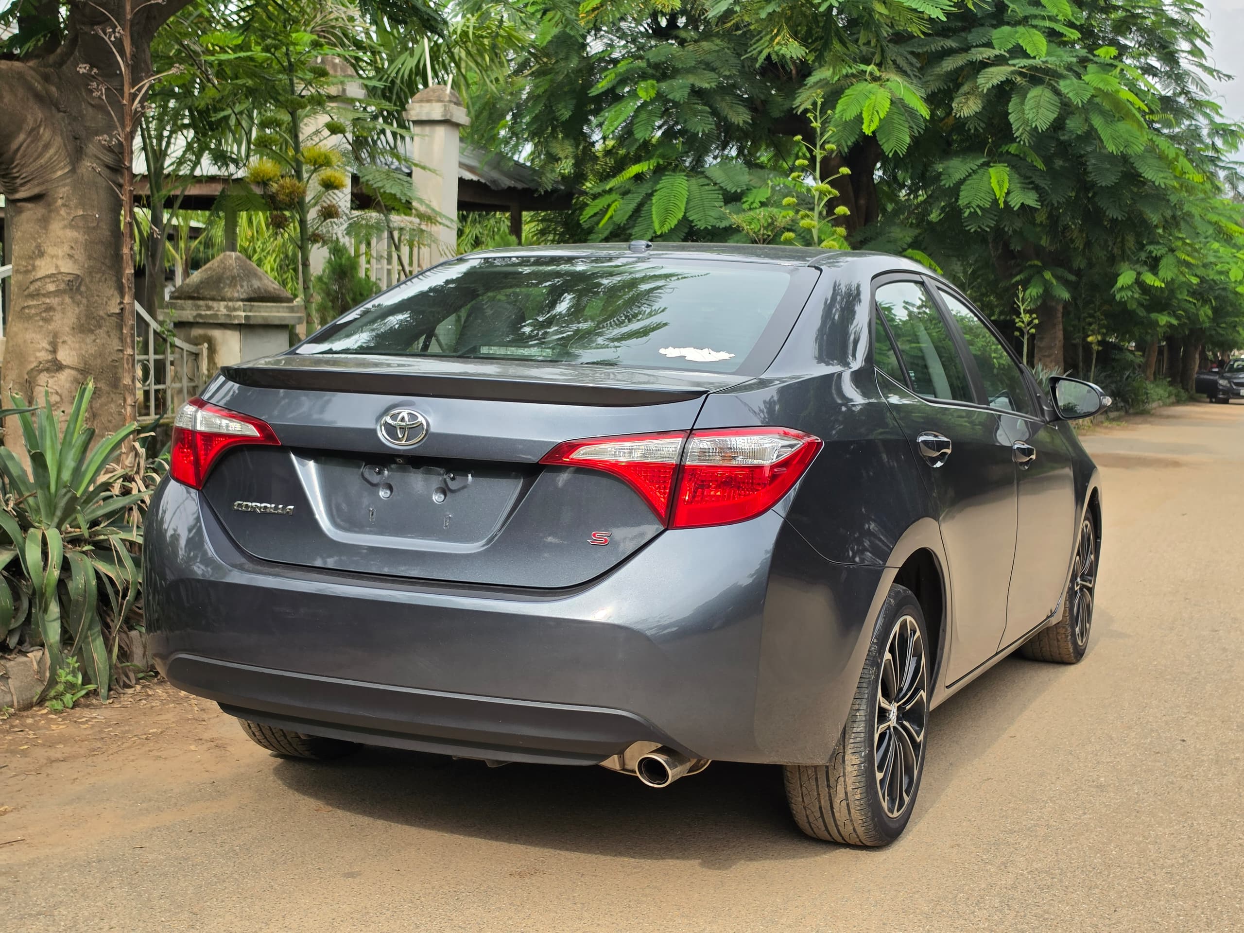 
								I love this car: Extremely clean First body foreign used 2015 Toyota corolla S premium. With Keyless Leather nd Sunroof going for just 14m only. This na awoof deal. full									