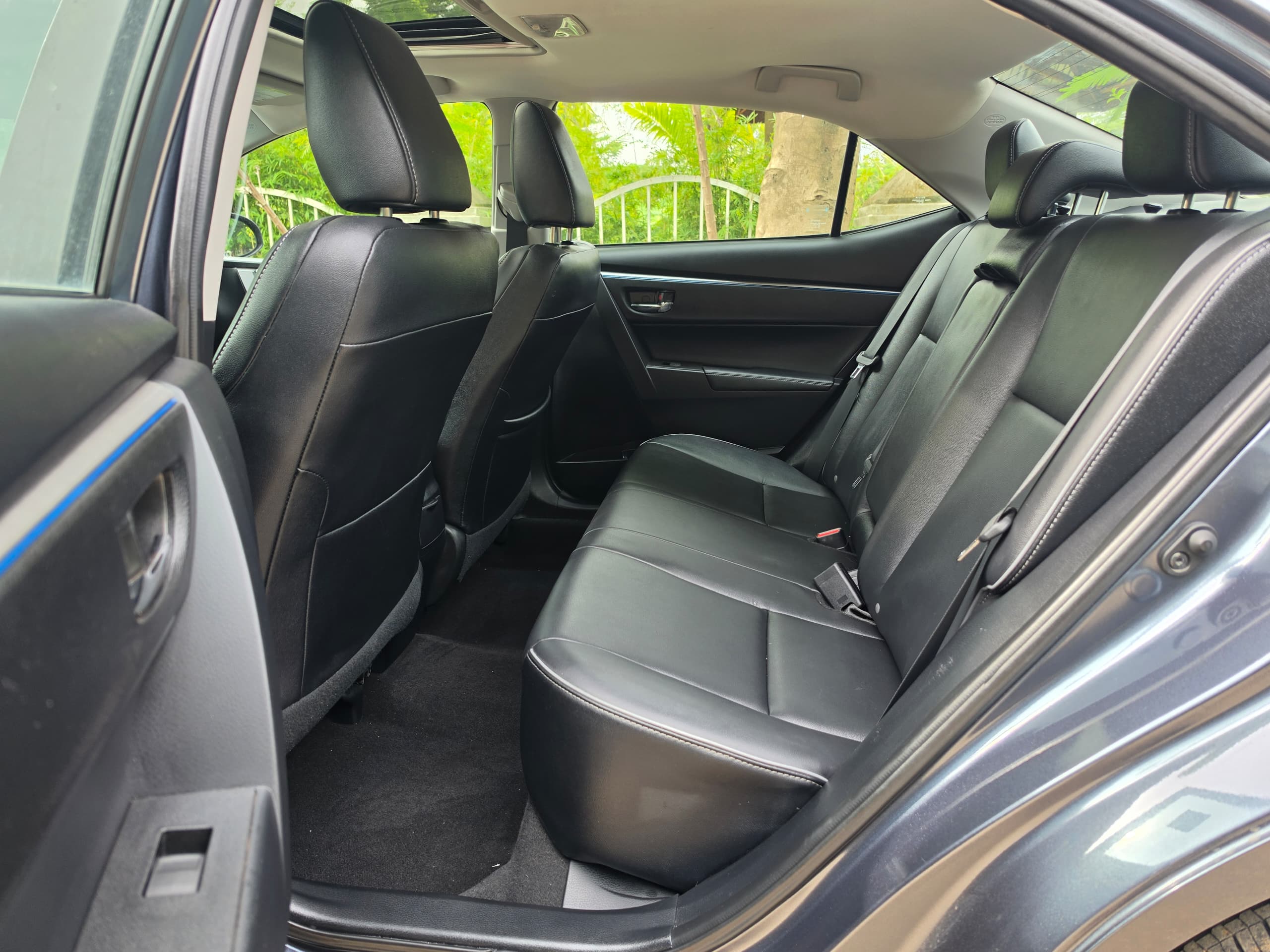 
								I love this car: Extremely clean First body foreign used 2015 Toyota corolla S premium. With Keyless Leather nd Sunroof going for just 14m only. This na awoof deal. full									