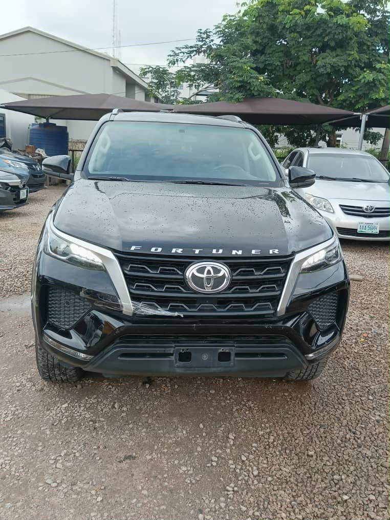 GIVEAWAY DEAL‼️‼️‼️ 2021 CAREFULLY USED (UNREGISTERED) TOYOTA FORTUNER IN PRISTINE CONDITION WITH ORIGINAL DUTY GOING FOR JUST 49.5M NET WITH SAMBO ABUJA📍 ZERO CHAIN DEAL