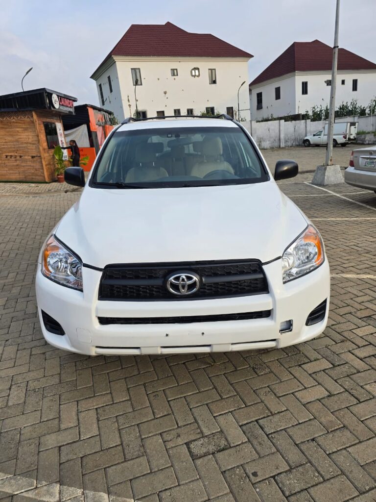 Distress Distress very sharp Toyota Rav4 2010 with untermperd engine and gear  6.5m abujadeal