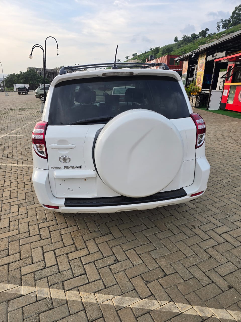 
								Distress Distress very sharp Toyota Rav4 2010 with untermperd engine and gear  6.5m abujadeal full									