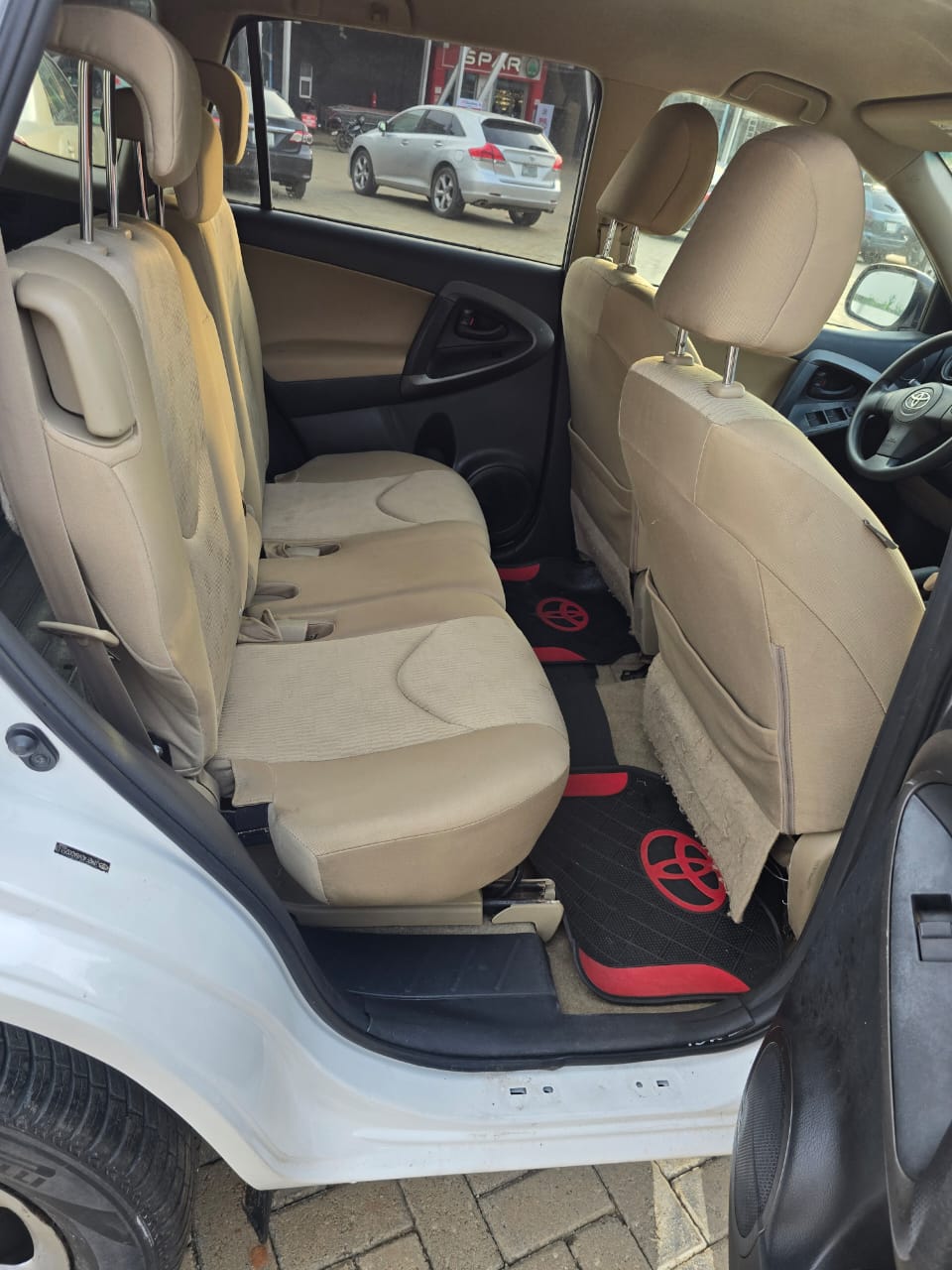 
								Distress Distress very sharp Toyota Rav4 2010 with untermperd engine and gear  6.5m abujadeal full									