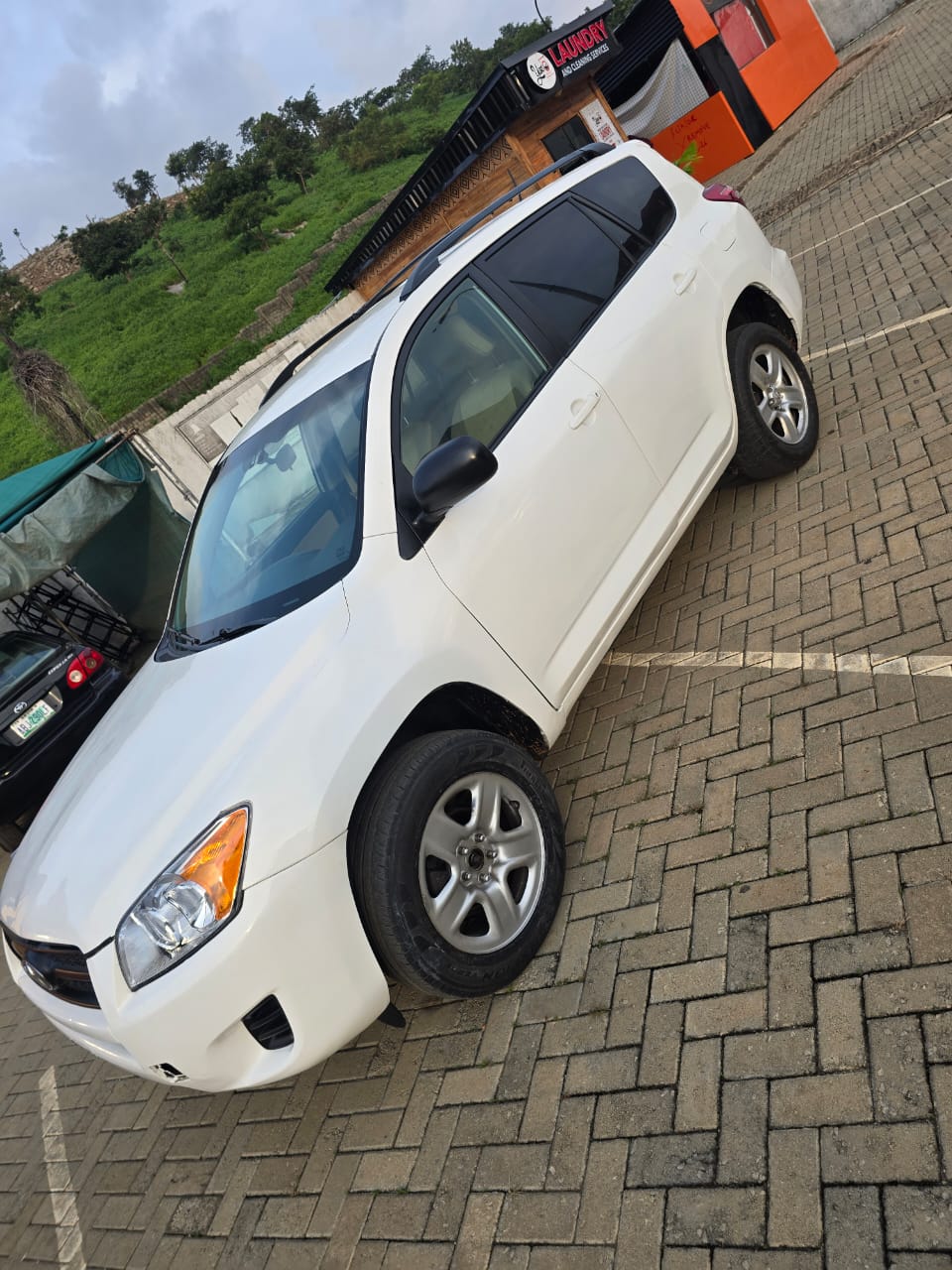 
								Distress Distress very sharp Toyota Rav4 2010 with untermperd engine and gear  6.5m abujadeal full									