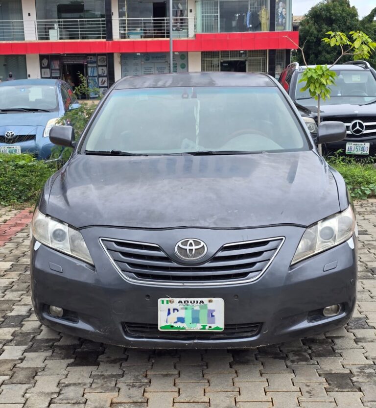 4.5m Toyota Camry XLE 2008 Purely first body Buy and Travel  100k sambo Area 1 Abuja Location is Area 1 Abuja  Untempared Engine and Gear