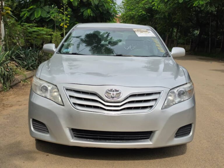 Awoof Deal: Highest Grade Foreign Used 2011 on belt Toyota camry LE with Aug 2026 Duty Accident free going for just 10m. Dashboard no dey gum everywhere sharp. Accident free.