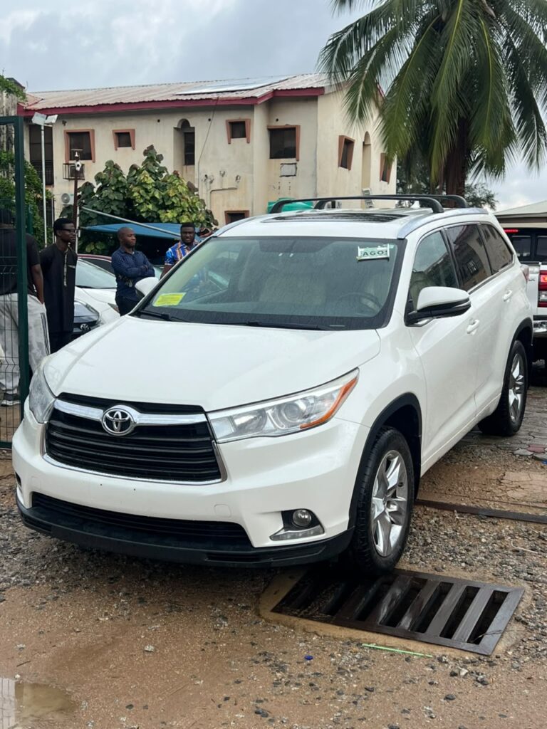 DIRECT BELGIUM 2015 HIGHLANDER LE FULL OPTION. Three sitter BUY AND DRIVE 📍ABUJA 💰26M