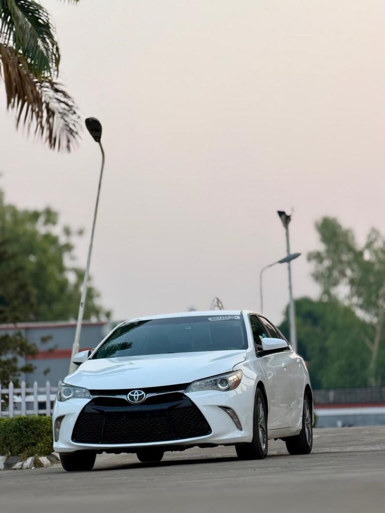 Super distress, Toyota Camry 2016 Direct Belgium ,July entry  12.7 Owner need money