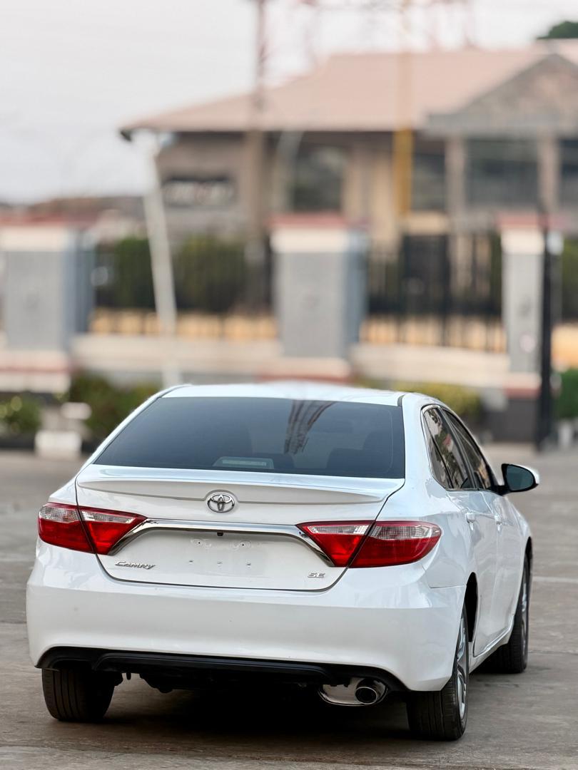 
								Super distress, Toyota Camry 2016 Direct Belgium ,July entry  12.7 Owner need money full									