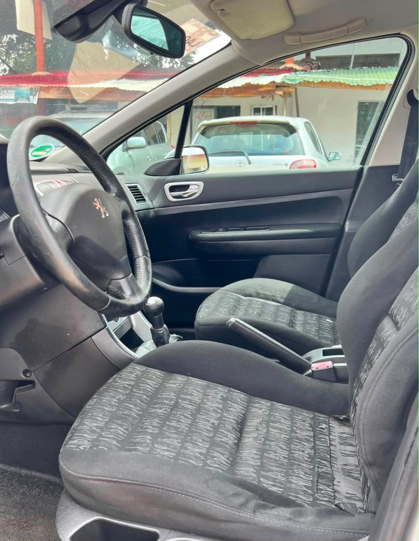 
								Distress sale 2005 direct Belgium Peugeot 307 with original duty going for 4.5M full									