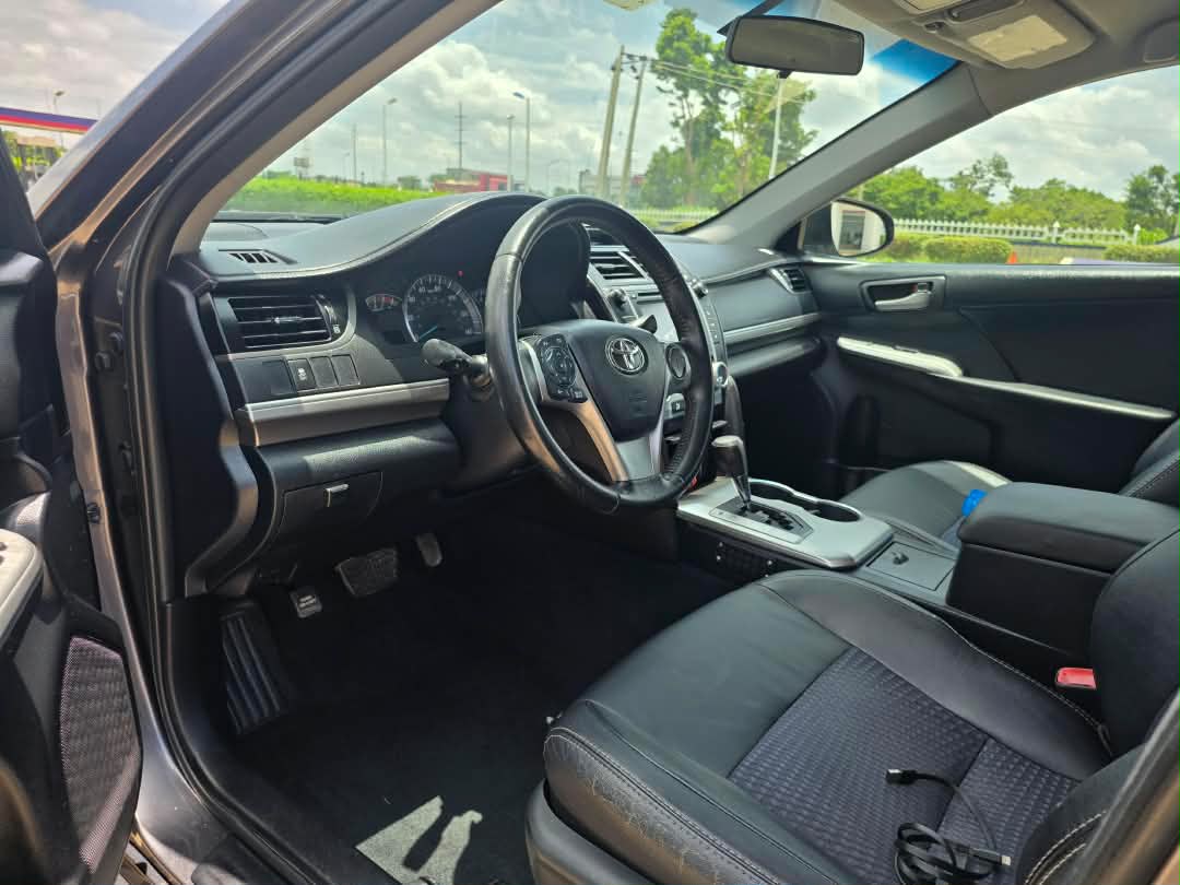 
								EXTREMELY SHARP  GRADE FOREIGN USED 2013 ON BELT TOYOTA CAMRY SE, MINT INTERIOR, NO SINGLE 9JA PAINT WITH UNTAMPARED ENGINE ND GEAR.GOING FOR JUST 13.5M ONLY full									