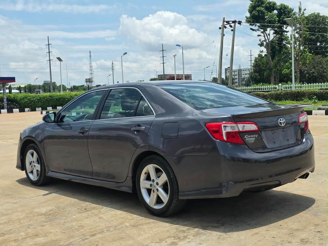 
								EXTREMELY SHARP  GRADE FOREIGN USED 2013 ON BELT TOYOTA CAMRY SE, MINT INTERIOR, NO SINGLE 9JA PAINT WITH UNTAMPARED ENGINE ND GEAR.GOING FOR JUST 13.5M ONLY full									