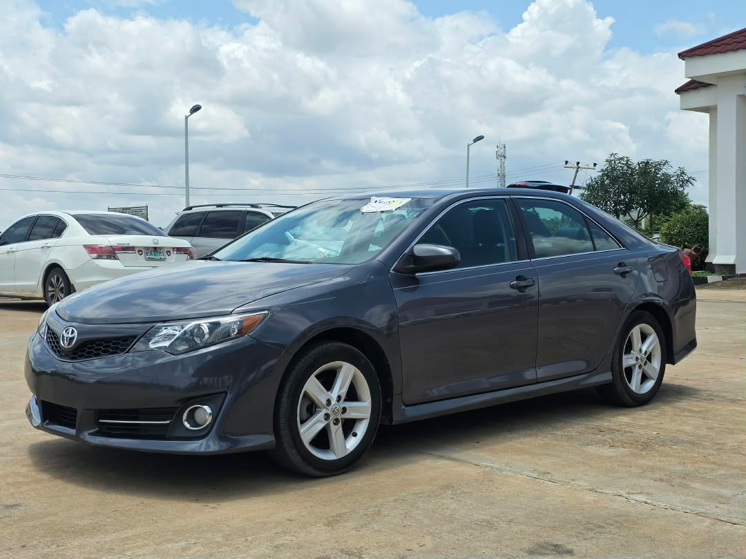 
								EXTREMELY SHARP  GRADE FOREIGN USED 2013 ON BELT TOYOTA CAMRY SE, MINT INTERIOR, NO SINGLE 9JA PAINT WITH UNTAMPARED ENGINE ND GEAR.GOING FOR JUST 13.5M ONLY full									