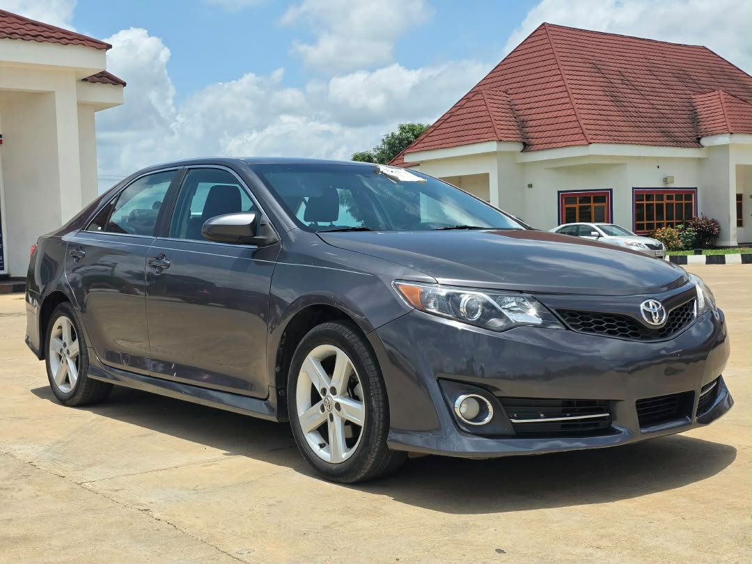 
								EXTREMELY SHARP  GRADE FOREIGN USED 2013 ON BELT TOYOTA CAMRY SE, MINT INTERIOR, NO SINGLE 9JA PAINT WITH UNTAMPARED ENGINE ND GEAR.GOING FOR JUST 13.5M ONLY full									