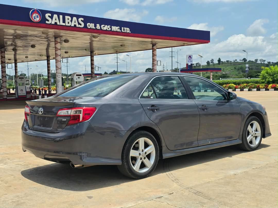 
								EXTREMELY SHARP  GRADE FOREIGN USED 2013 ON BELT TOYOTA CAMRY SE, MINT INTERIOR, NO SINGLE 9JA PAINT WITH UNTAMPARED ENGINE ND GEAR.GOING FOR JUST 13.5M ONLY full									