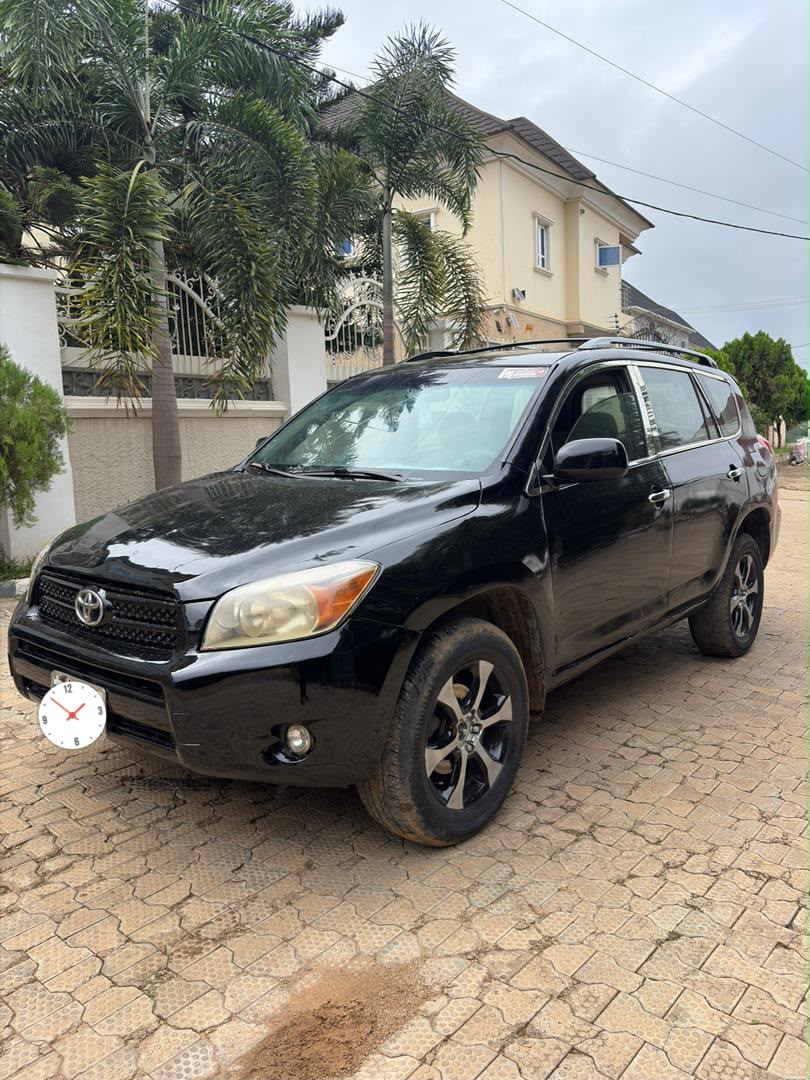 
								Giveaway Deal‼️‼️‼️ Carefully Used Toyota RAV4 2008 Untempered Engine and gear, ac is freezing 🥶 with original duty✅6.2M Net with 200k sambo only Kubwa Abuja📍 ZERO CHAIN DEAL full									