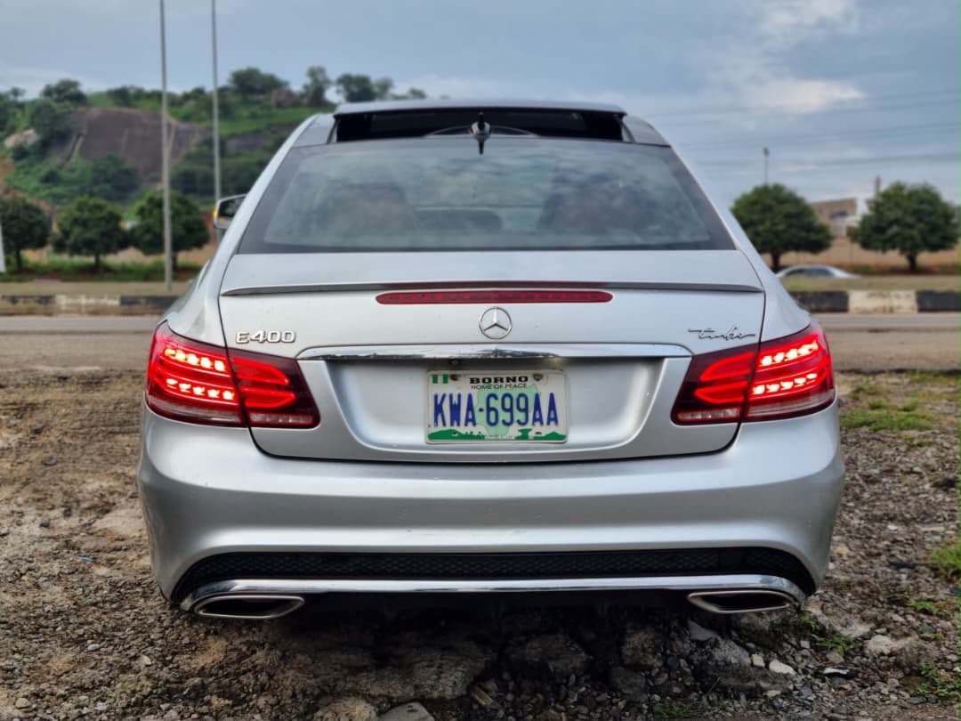 
								Registered MB E400 2017 Model with Panoramic roof, Keyless entry, Thumbstart, Navigation, Reverse Camera, Leather interior,Factory fitted AC, Automatic transmission, V6 Engine @₦16.5m only full									