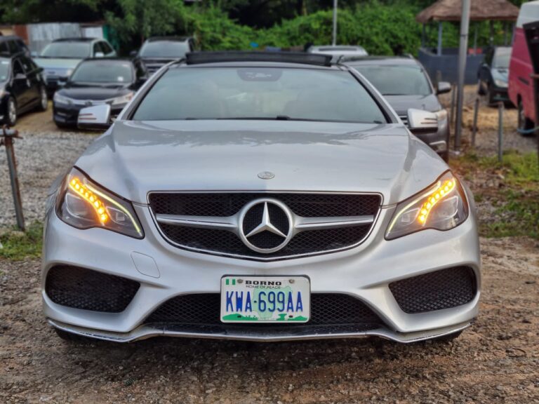 Registered MB E400 2017 Model with Panoramic roof, Keyless entry, Thumbstart, Navigation, Reverse Camera, Leather interior,Factory fitted AC, Automatic transmission, V6 Engine @₦16.5m only