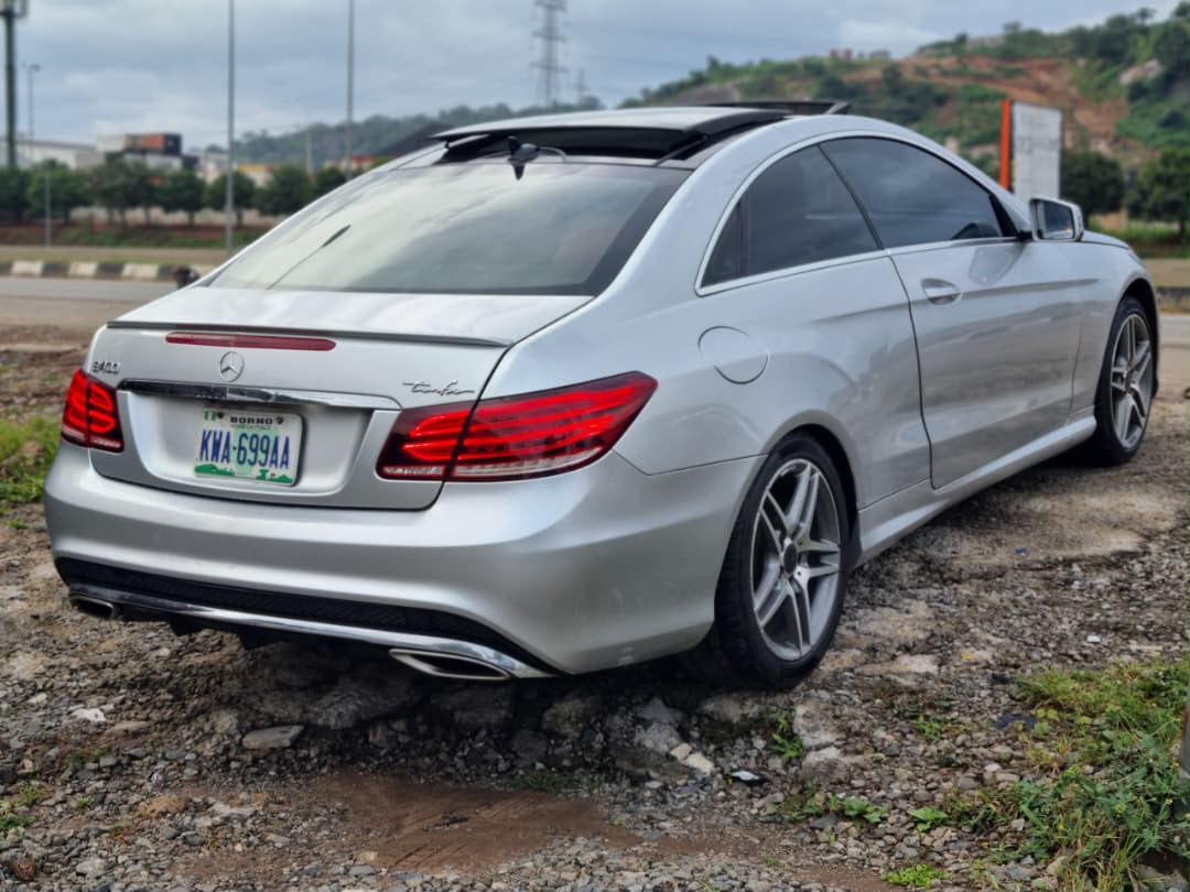 
								Registered MB E400 2017 Model with Panoramic roof, Keyless entry, Thumbstart, Navigation, Reverse Camera, Leather interior,Factory fitted AC, Automatic transmission, V6 Engine @₦16.5m only full									