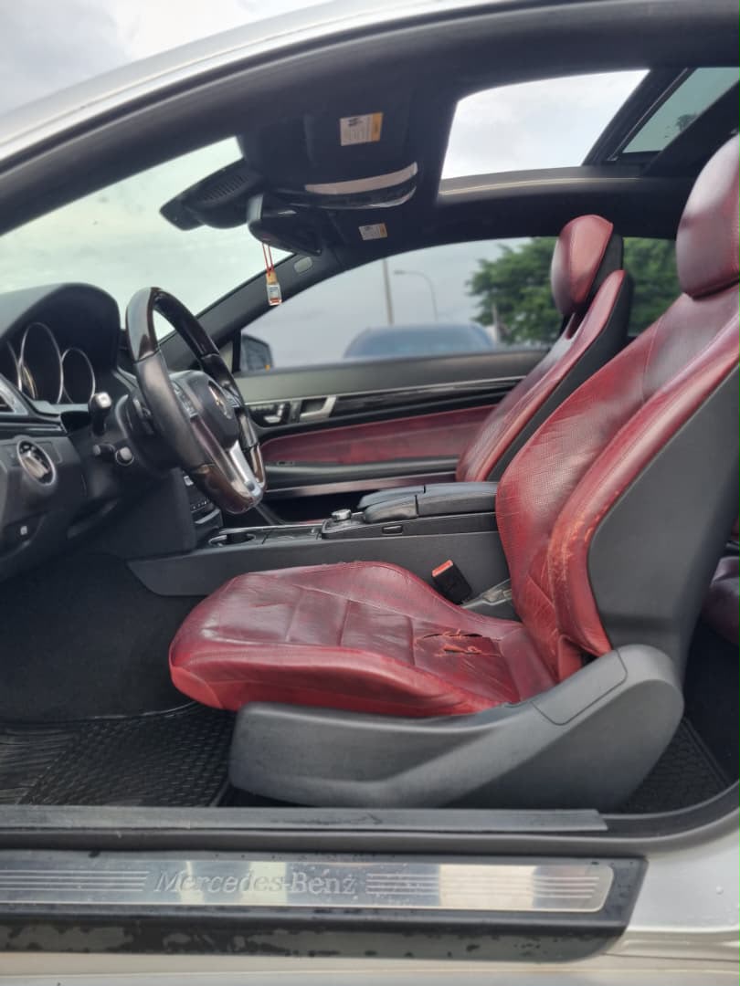 
								Registered MB E400 2017 Model with Panoramic roof, Keyless entry, Thumbstart, Navigation, Reverse Camera, Leather interior,Factory fitted AC, Automatic transmission, V6 Engine @₦16.5m only full									