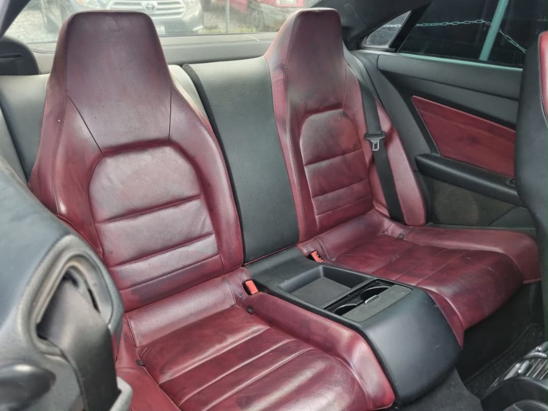 
								Registered MB E400 2017 Model with Panoramic roof, Keyless entry, Thumbstart, Navigation, Reverse Camera, Leather interior,Factory fitted AC, Automatic transmission, V6 Engine @₦16.5m only full									