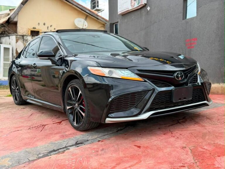 Distress  Foreign used Toyota Camry XSE 2020 with full pano fr just 25 ABUJA Frd