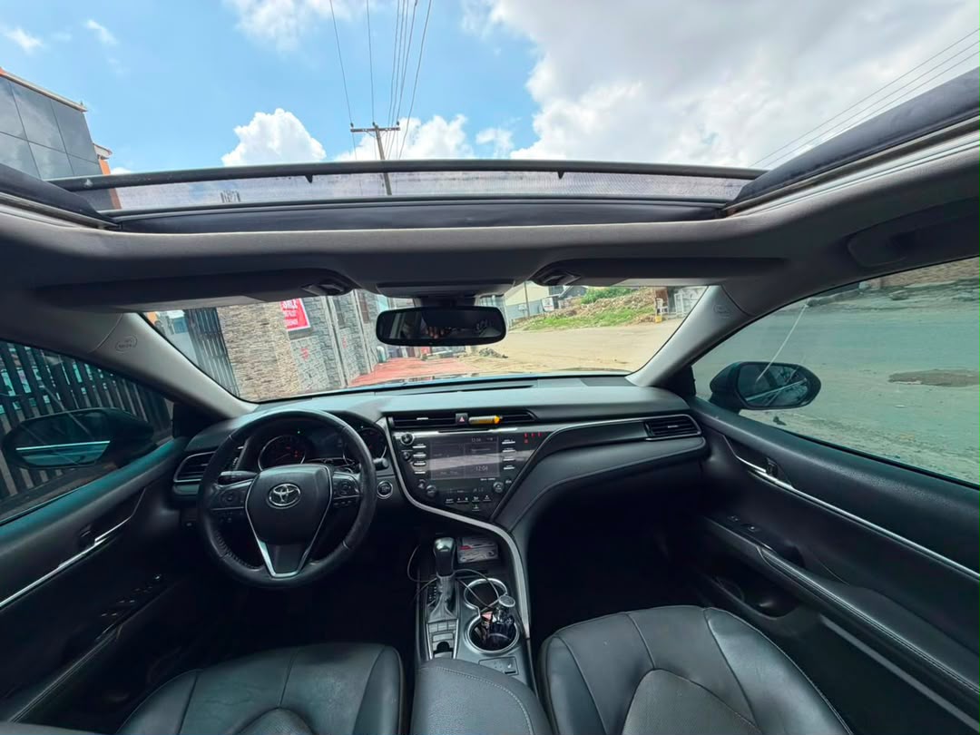
								Distress  Foreign used Toyota Camry XSE 2020 with full pano fr just 25 ABUJA Frd full									
