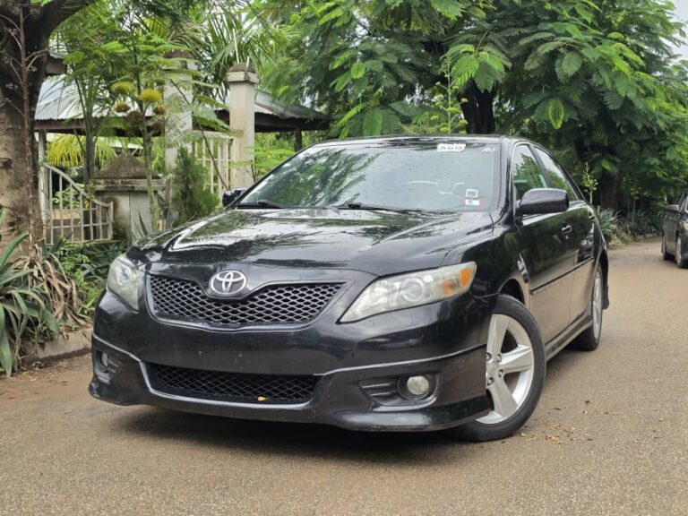 Awoof Deal: Highest Grade Foreign Used 2010 on belt Toyota camry Sport with Aug 2026 Duty, Sunroof Accident free going for just 10.8m. Dashboard no dey gum everywhere sharp.