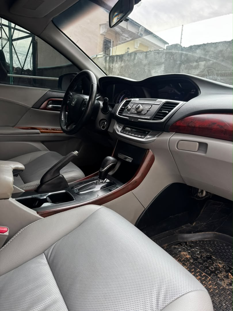 
								Giveaway Deal‼️‼️‼️ (42k mileage) Carefully Used 2013 (V4) Facelifted Honda Accord car is in pristine condition (Nothing To Fix) with original duty going for just 8.5m Net with sambo with me (Moveable) Lugbe Abuja📍 ZERO CHAIN DEAL full									