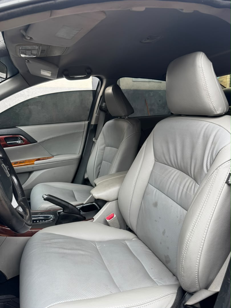 
								Giveaway Deal‼️‼️‼️ (42k mileage) Carefully Used 2013 (V4) Facelifted Honda Accord car is in pristine condition (Nothing To Fix) with original duty going for just 8.5m Net with sambo with me (Moveable) Lugbe Abuja📍 ZERO CHAIN DEAL full									
