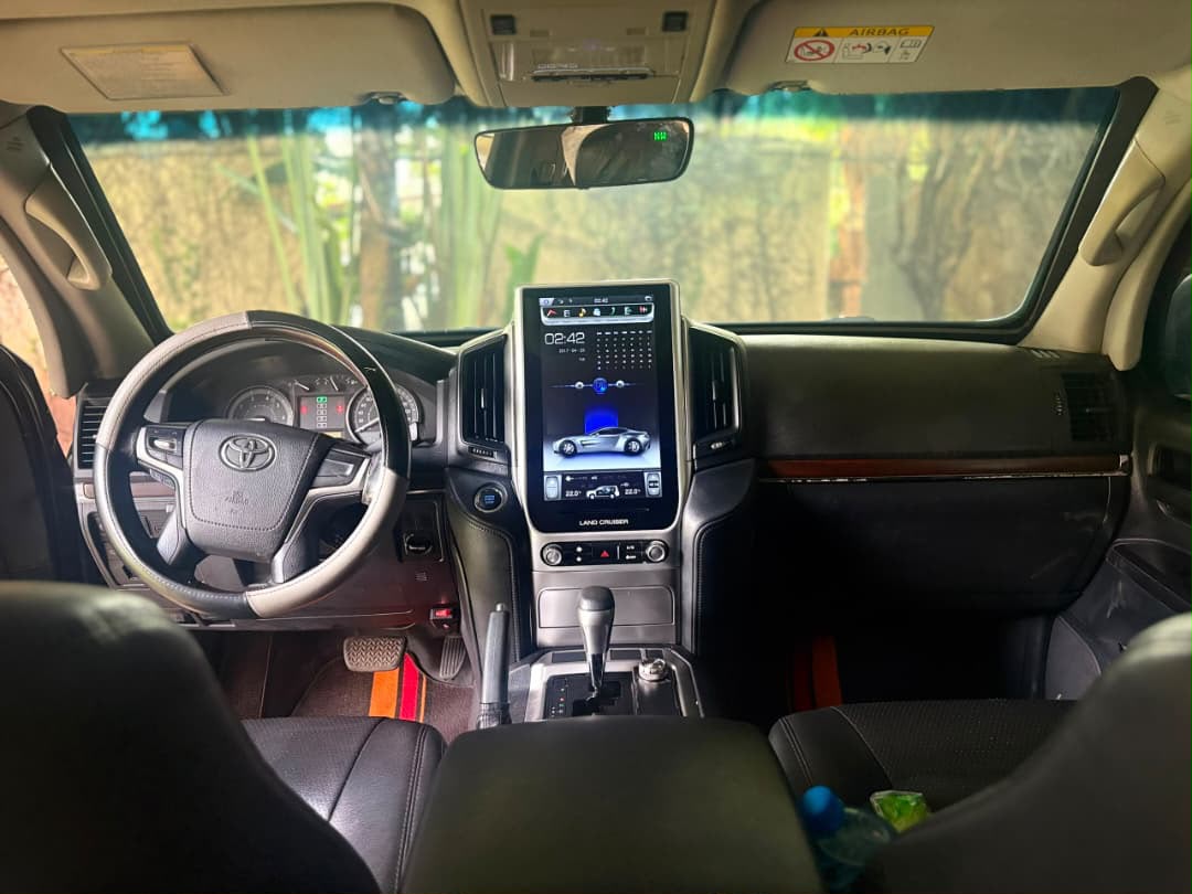 
								2018/2019 Bulletproof Toyota Land Cruiser VX.R INKAS AMORING with run flat tyres. 90m Abuja deal full									
