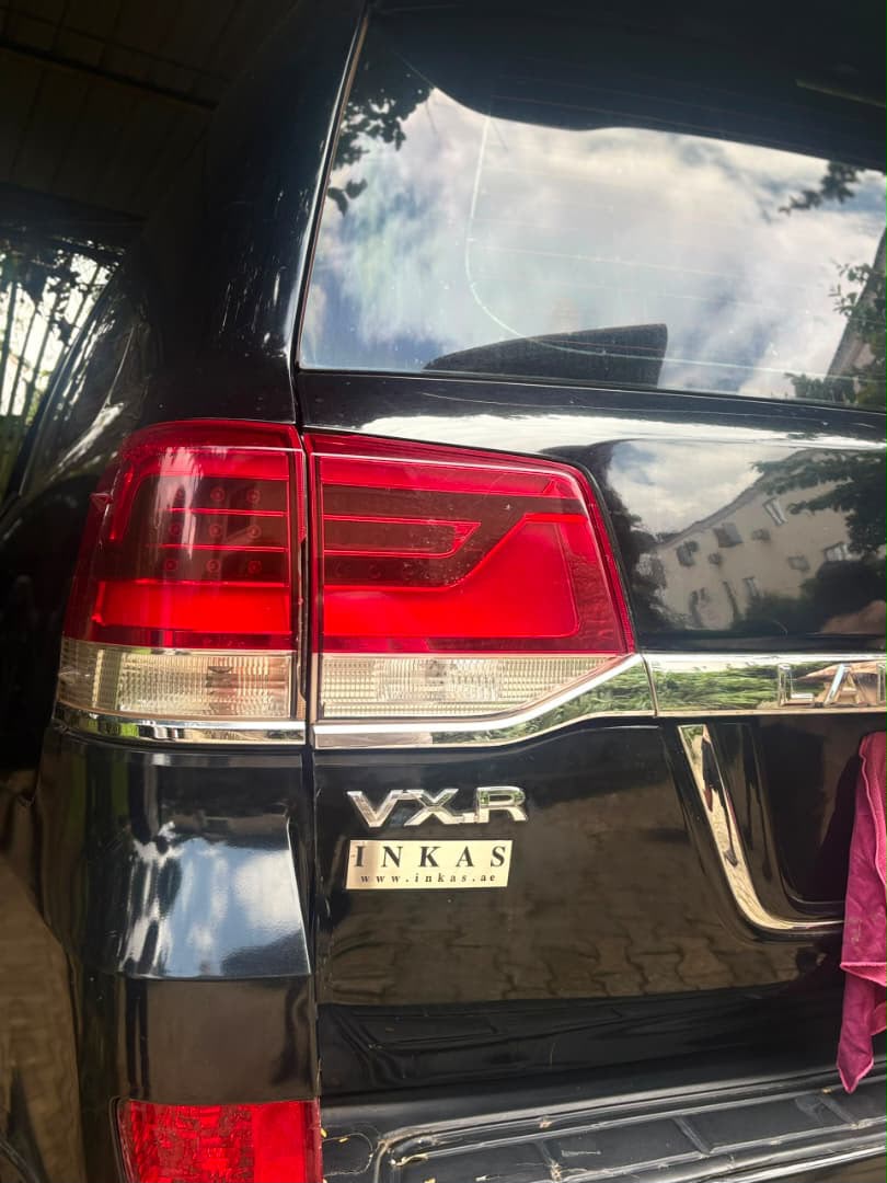 
								2018/2019 Bulletproof Toyota Land Cruiser VX.R INKAS AMORING with run flat tyres. 90m Abuja deal full									