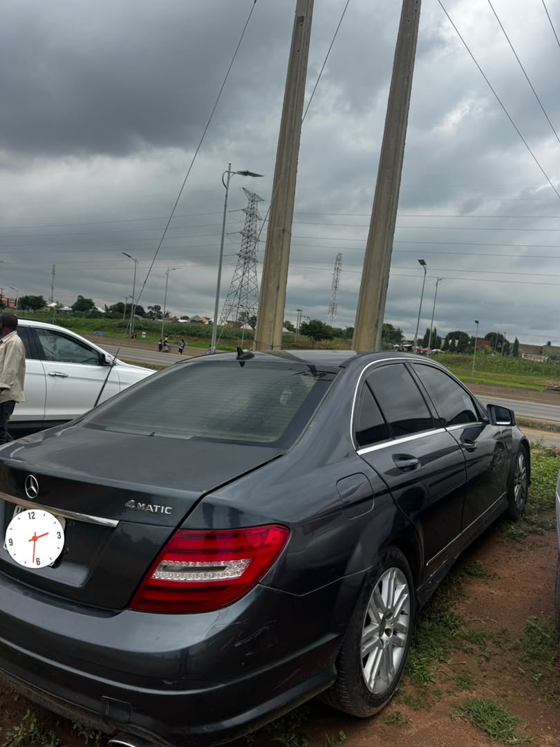 
								Giveaway Deal‼️‼️‼️ Neatly Used 2009 Mbenz C300 buy and drive still on first body (Key Entry & Sunroof) with duty going for just 4.6m Net with sambo with me Lugbe Abuja📍 ZERO CHAIN DEAL full									