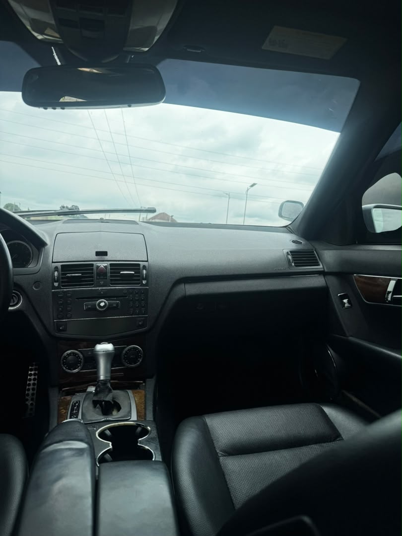 
								Giveaway Deal‼️‼️‼️ Neatly Used 2009 Mbenz C300 buy and drive still on first body (Key Entry & Sunroof) with duty going for just 4.6m Net with sambo with me Lugbe Abuja📍 ZERO CHAIN DEAL full									