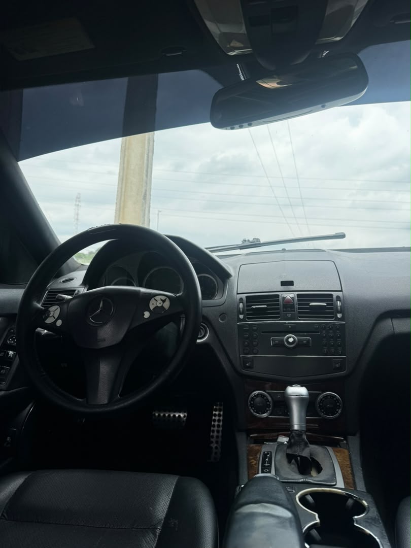 
								Giveaway Deal‼️‼️‼️ Neatly Used 2009 Mbenz C300 buy and drive still on first body (Key Entry & Sunroof) with duty going for just 4.6m Net with sambo with me Lugbe Abuja📍 ZERO CHAIN DEAL full									