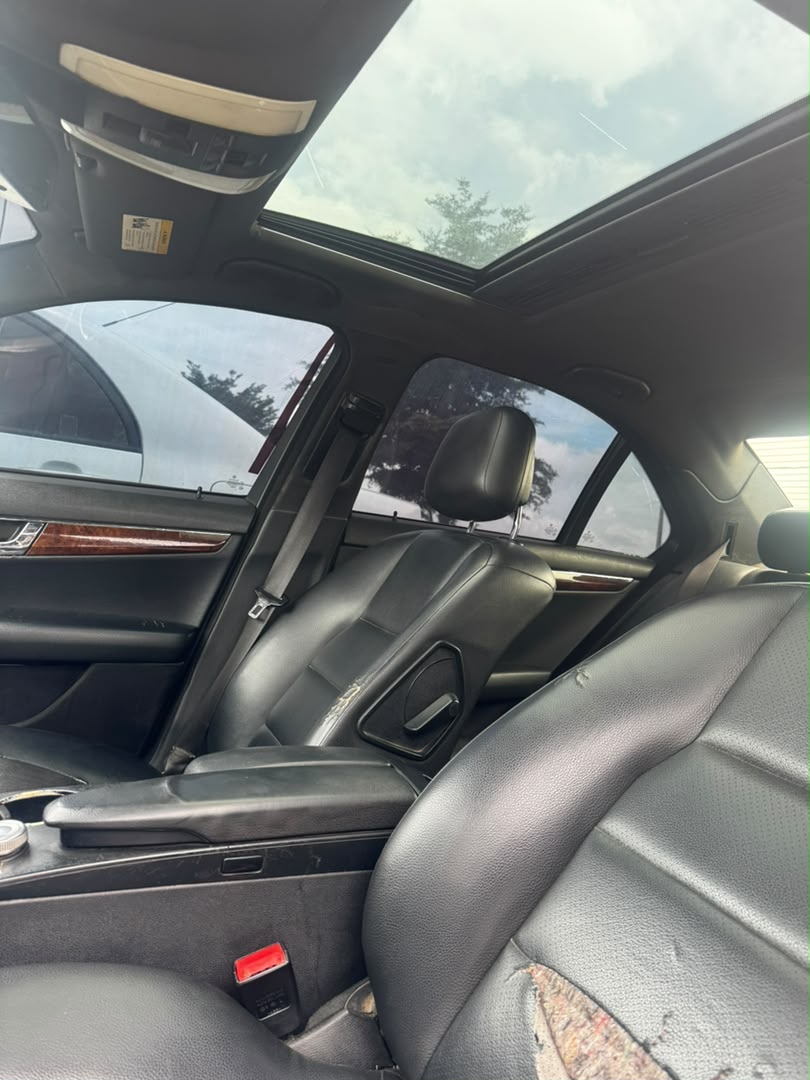 
								Giveaway Deal‼️‼️‼️ Neatly Used 2009 Mbenz C300 buy and drive still on first body (Key Entry & Sunroof) with duty going for just 4.6m Net with sambo with me Lugbe Abuja📍 ZERO CHAIN DEAL full									