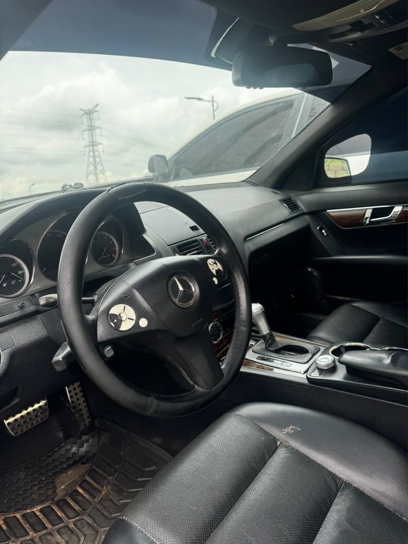 
								Giveaway Deal‼️‼️‼️ Neatly Used 2009 Mbenz C300 buy and drive still on first body (Key Entry & Sunroof) with duty going for just 4.6m Net with sambo with me Lugbe Abuja📍 ZERO CHAIN DEAL full									