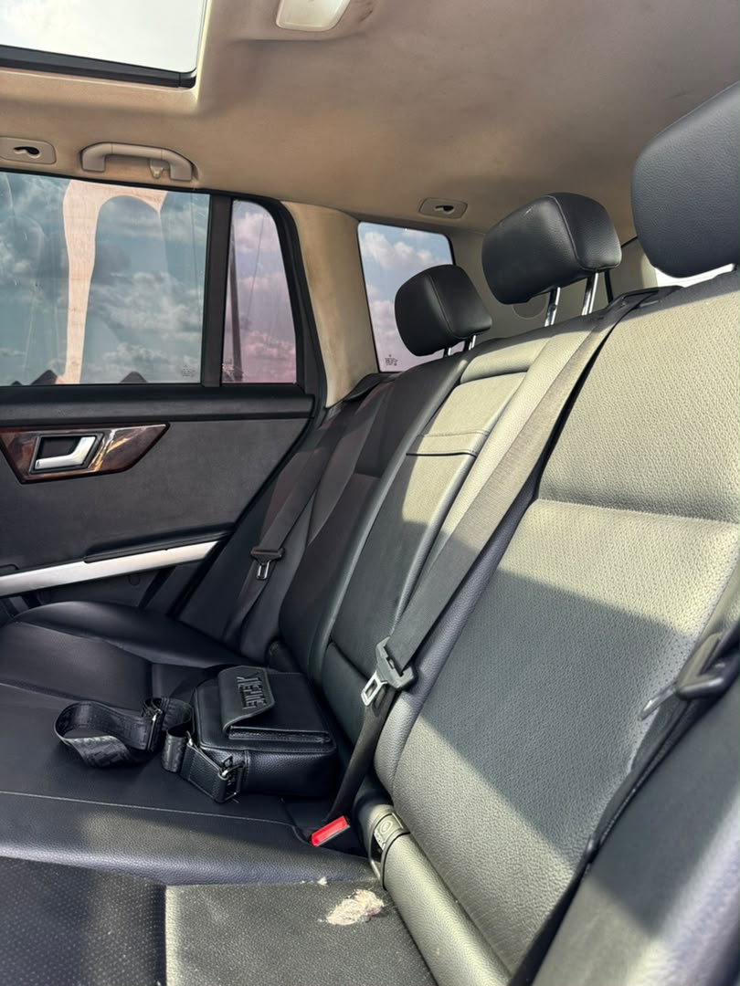 
								Giveaway Deal‼️‼️‼️ Carefully Used 2014/15 Mercedes Benz GLK350 (4Matic) car is pristine condition (Key Entry Power Booth & Double Pano) buy and drive with original duty going for just 11.7m to my pocket with sambo (Moveable) Lugbe Abuja📍 ZERO CHAIN DEAL full									