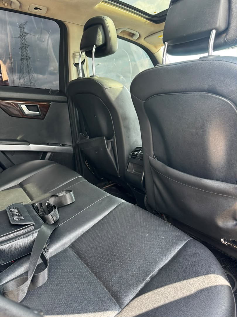 
								Giveaway Deal‼️‼️‼️ Carefully Used 2014/15 Mercedes Benz GLK350 (4Matic) car is pristine condition (Key Entry Power Booth & Double Pano) buy and drive with original duty going for just 11.7m to my pocket with sambo (Moveable) Lugbe Abuja📍 ZERO CHAIN DEAL full									
