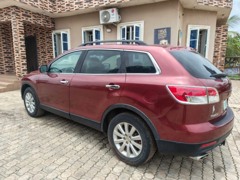 Dis Mazda jeep buy and travel nothing to fix owner just need money going for just #7m location Abuja…