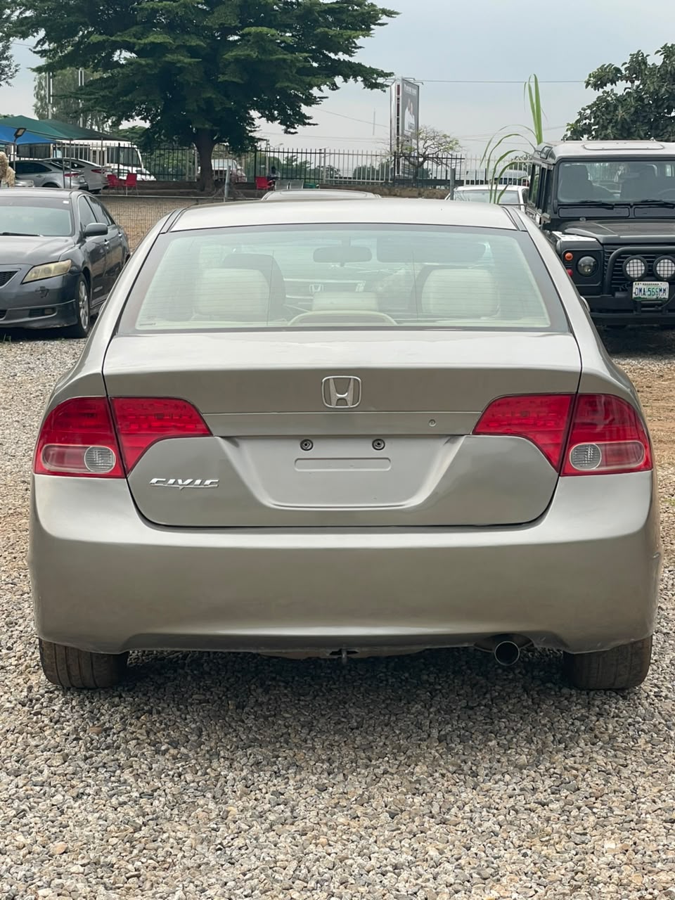 
								Extremely clean 2007 Honda Civic, just buy and zoom off, going for 4.2m Abuja Deal full									