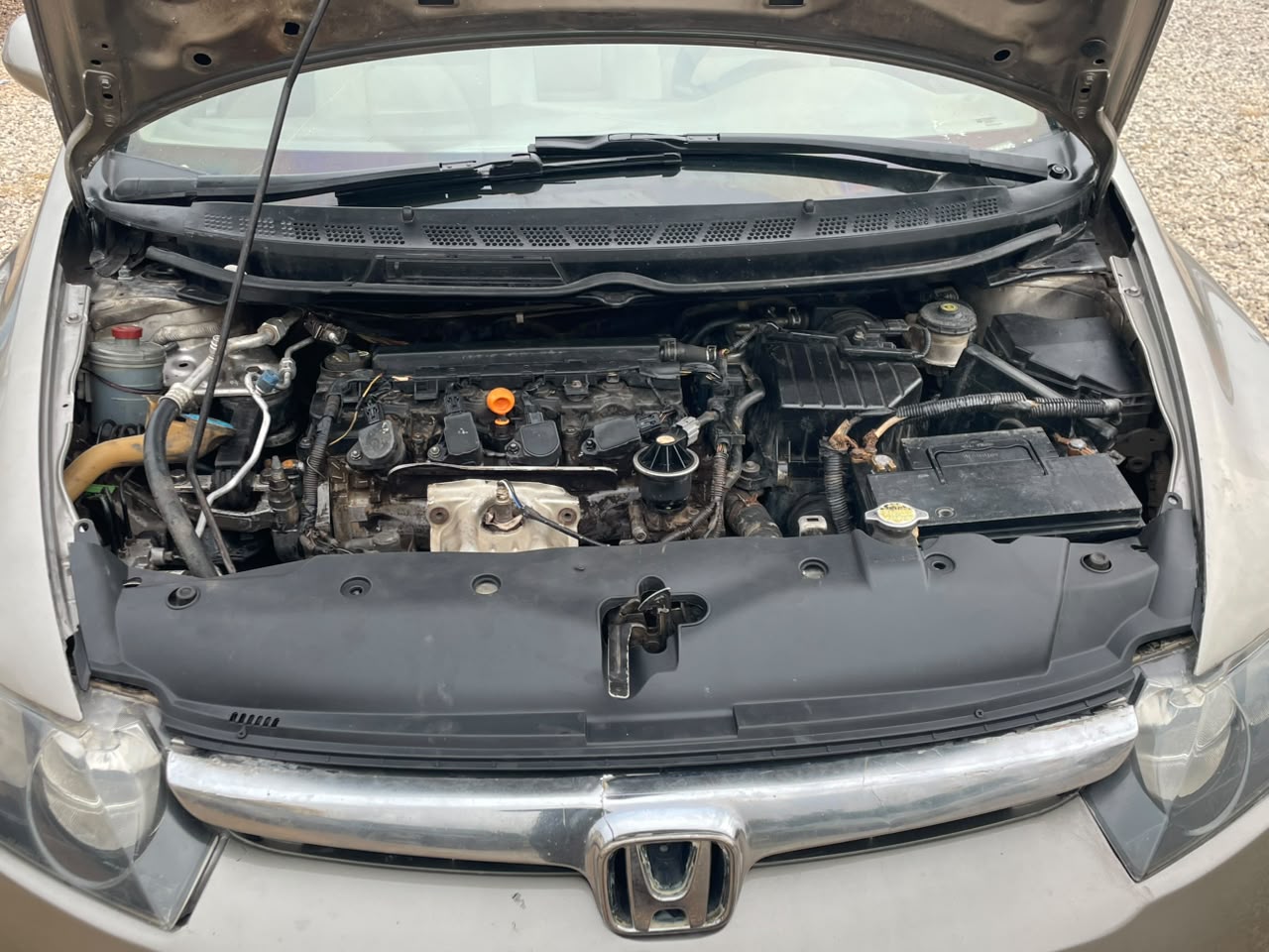 
								Extremely clean 2007 Honda Civic, just buy and zoom off, going for 4.2m Abuja Deal full									