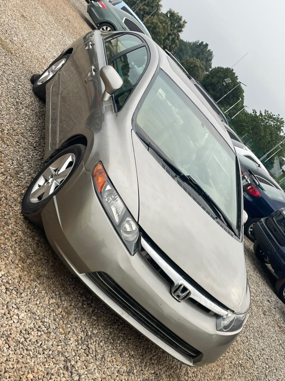 
								Extremely clean 2007 Honda Civic, just buy and zoom off, going for 4.2m Abuja Deal full									