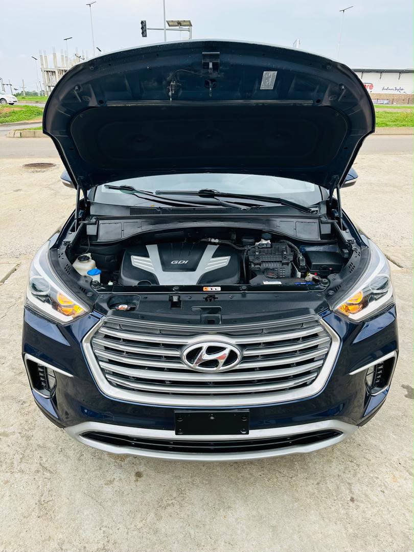 
								SUPER CLEAN DIRECT BELGIUM 2017 HYUNDAI SANTAFE. THE LIMITED EDITION XL. FULLEST OPTION.THREE SEATERS, PANORAMIC ROOF, PUSH TO START BOTTON, ALL ROUND PARKING ASSIST, POWER BOOT & E.T.C. GOING FOR 19.3M ONLY. full									