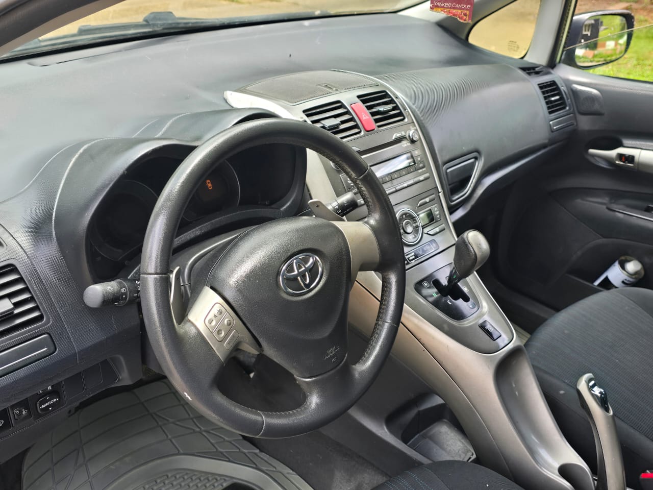 
								2009 Toyota Auris foreign used going for 8.9m Abuja full									