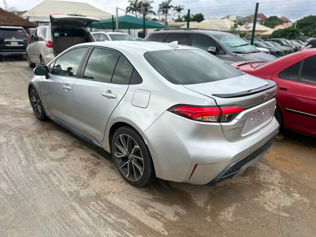 
								Extremely clean unregistered 2019 Toyota Corolla XSE fullest option keyless entry push to start with original custom duty everything is working 💯 buy and drive.  💰 18 million naira  📍 Abuja full									