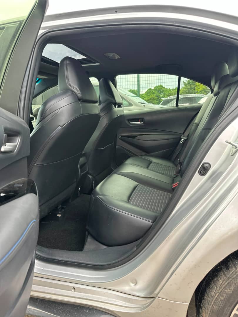 
								Extremely clean unregistered 2019 Toyota Corolla XSE fullest option keyless entry push to start with original custom duty everything is working 💯 buy and drive.  💰 18 million naira  📍 Abuja full									