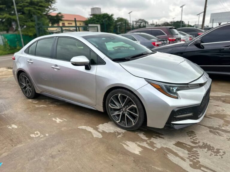 Extremely clean unregistered 2019 Toyota Corolla XSE fullest option keyless entry push to start with original custom duty everything is working 💯 buy and drive.  💰 18 million naira  📍 Abuja
