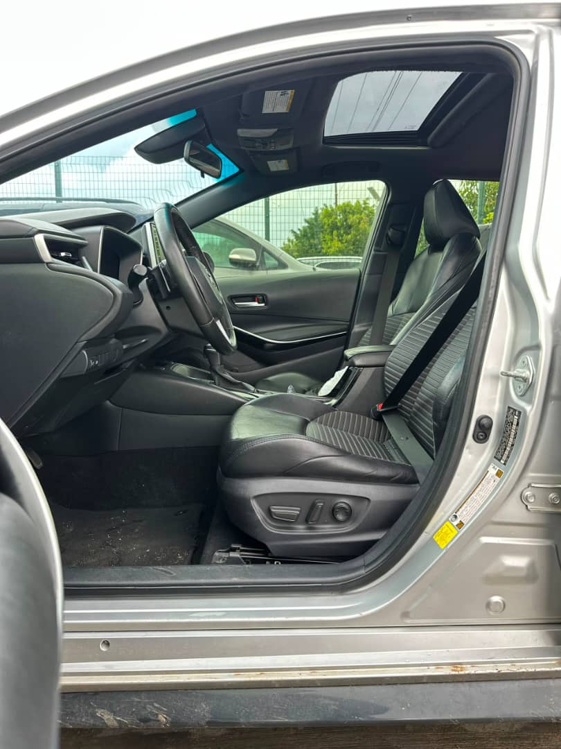 
								Extremely clean unregistered 2019 Toyota Corolla XSE fullest option keyless entry push to start with original custom duty everything is working 💯 buy and drive.  💰 18 million naira  📍 Abuja full									